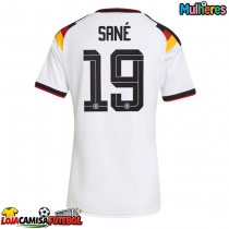 Camisa de Futebol Alemanha Leroy Sane #19 Equipamento Principal Mulheres Mundo 2026 Manga Curta